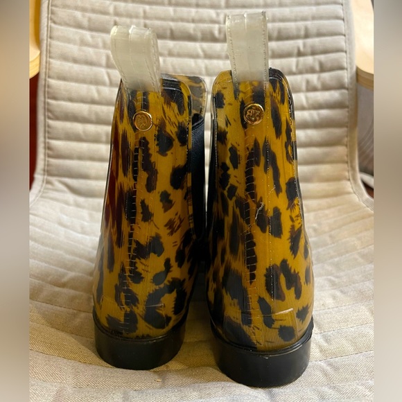 Banana Republic Chelsea leopard booties/Rain boots - Picture 3 of 3